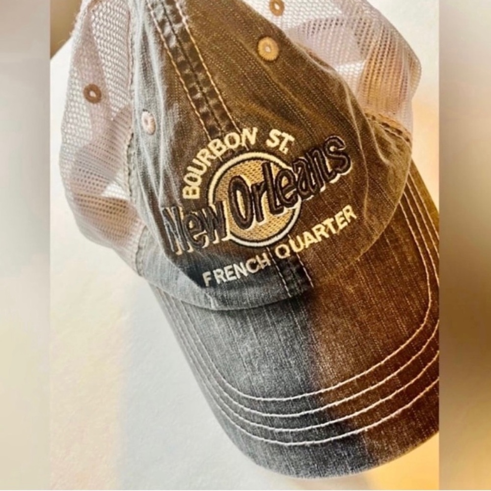 FRENCH QUARTER, NEW ORLEANS TRUCKERS HAT/CAP ADJUSTABLE BACK/GRAY DENIM CHAMBRAY
